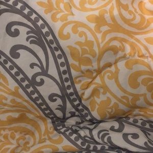 Twin/ Twin XL comforter
